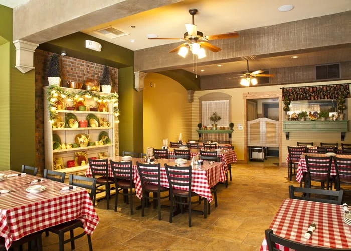 Roma D'Italia main dining room with red-check tablecloths